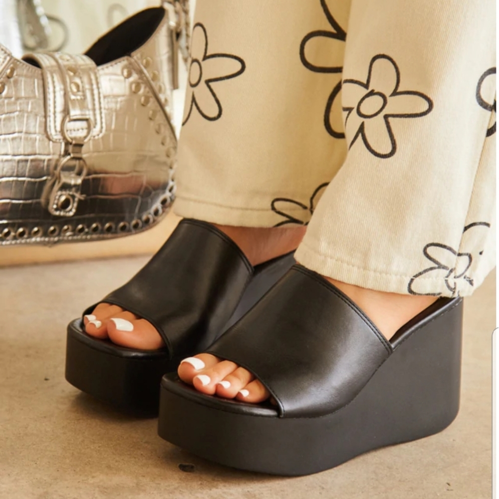 🚨LAST PAIR// Black Platform Wedge Mule - Picture 1 of 16